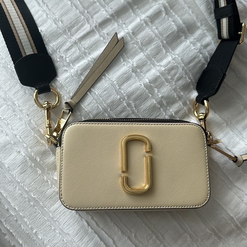 Marc Jacobs Cream and Black Snapshot Camera Crossbody Bag - Picture 2 of 9